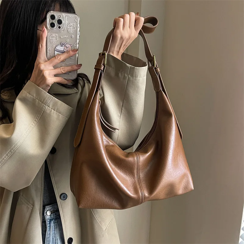 

\women's Bag Large Capacity New Fashionable Commuting Crossbody Bag Casual Versatile Shoulder Bag Simple Bucket Bag