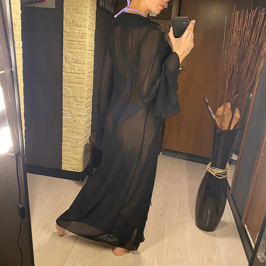 Neues, verführerisches Oberteil mit V-Ausschnitt, Rüschen und langen Ärmeln aus Chiffon, als Strandkleid oder als Überwurf, Strandmode, Damenmode, V5976. – Detail 18