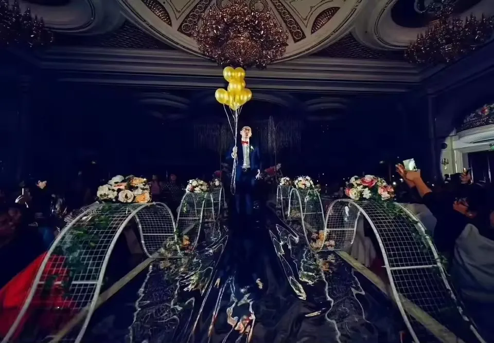 Ein Muss für Hochzeiten, Festivals und Partys! S-förmige große Wellen-T-Bühne mit Blumendekoration, 6 Stück – Detail 4
