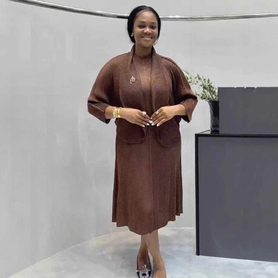 

Свободный женский костюм Miyake с лацканами, модное легкое роскошное платье + внешняя накидка, комплект из двух предметов, женская новинка 2025, осень/зима