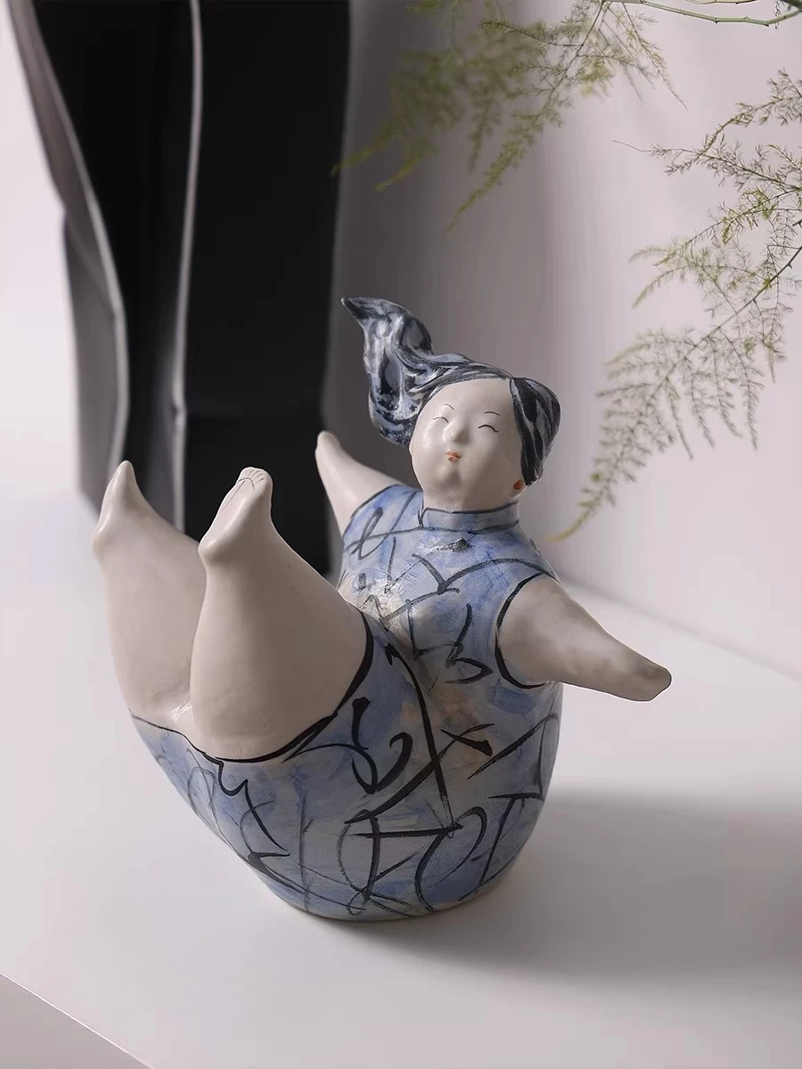 Jingdezhen Porcelain Girl Figurine Vintage Tabletop Decor Creative Ceramic Art for Living Room Home Office Shelf Display