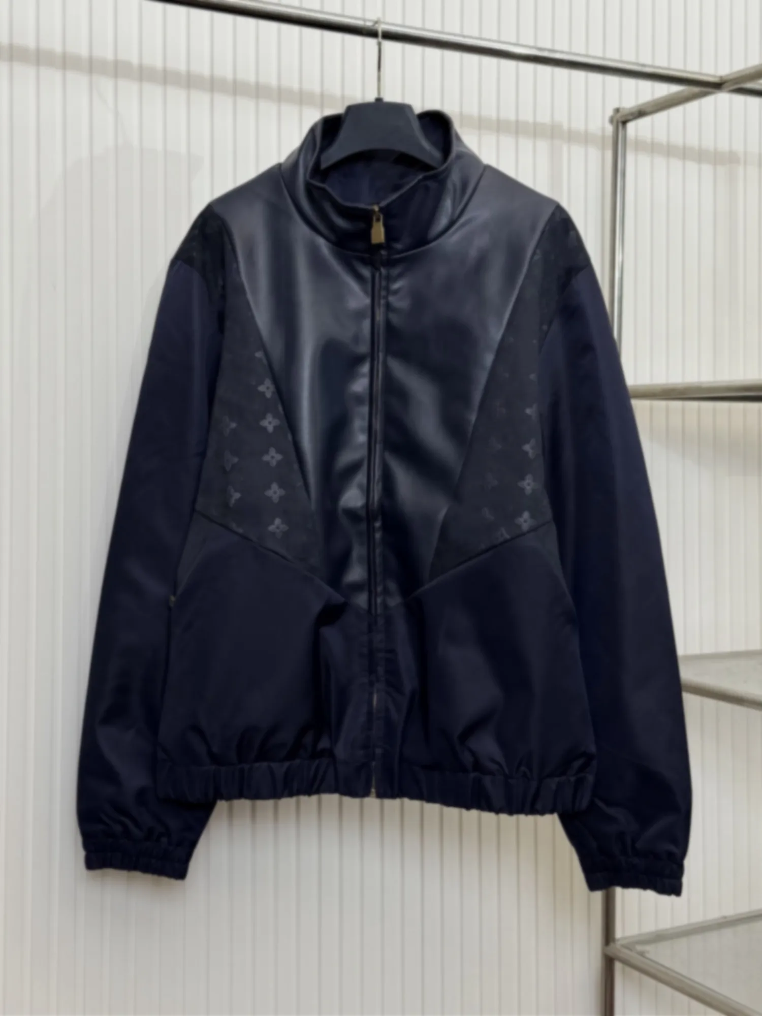 

Мужская кожаная куртка в стиле пэчворк свободного кроя на молнии, весна 2026, модная универсальная верхняя одежда с длинными рукавами и воротником-стойкой