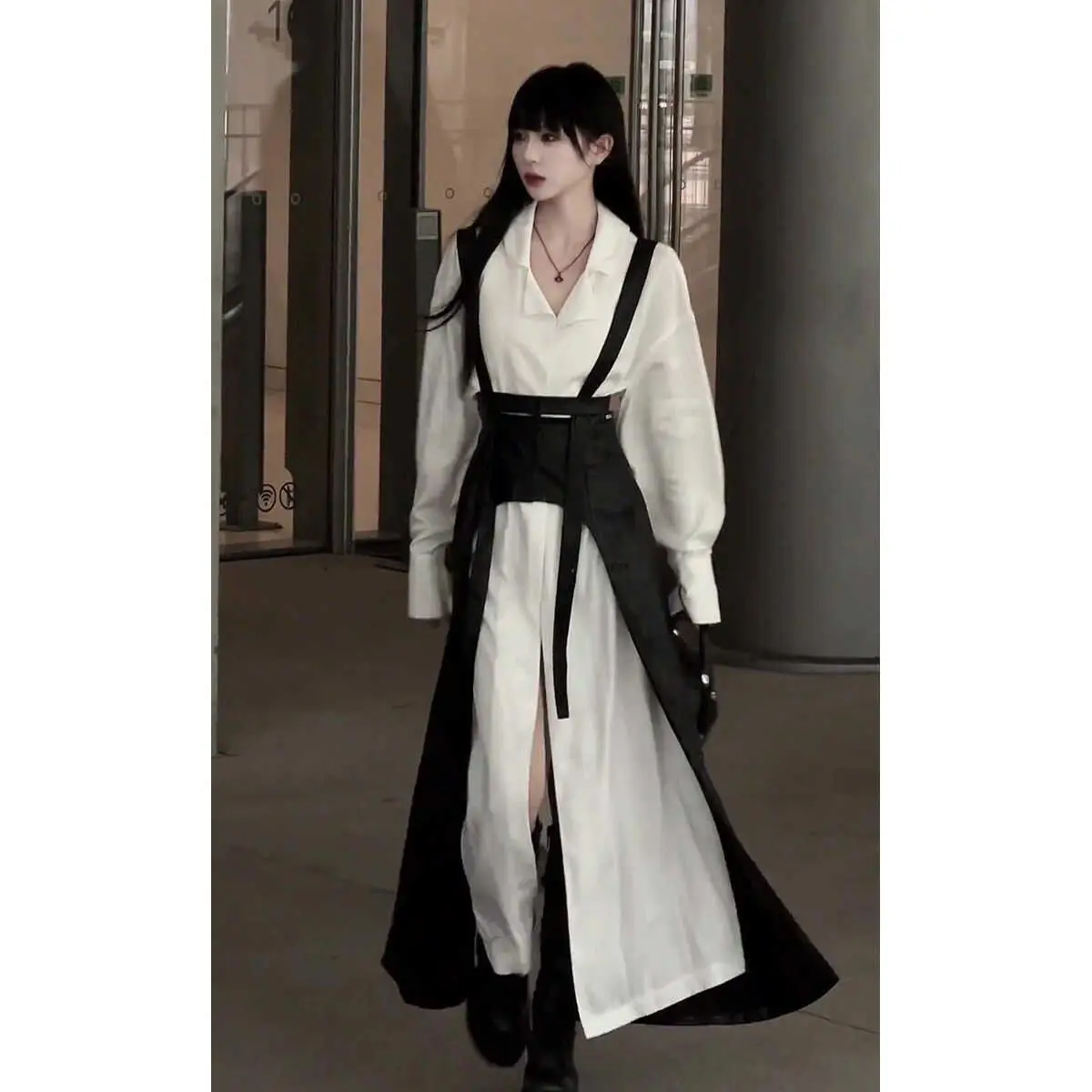 Cooler und schicker Damenanzug, Herbst, neues Nischendesign, Strapskleid, Pure Desire, geteiltes Hemd