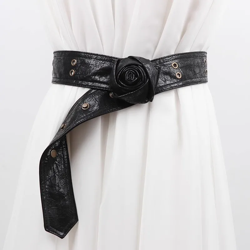 เข็มขัดหนังนิ่มสไตล์วินเทจลายดอกกุหลาบสำหรับผู้หญิง รุ่น J1682