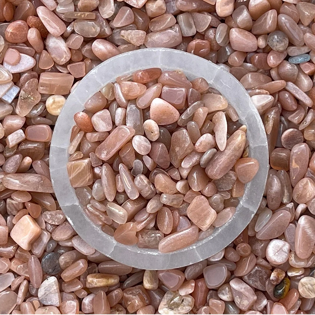 3-12 مم حجر القمر الخوخي شبه هبط، رقائق كريستال حجر القمر الخوخي، أحجار قمر برتقالية طبيعية هبط