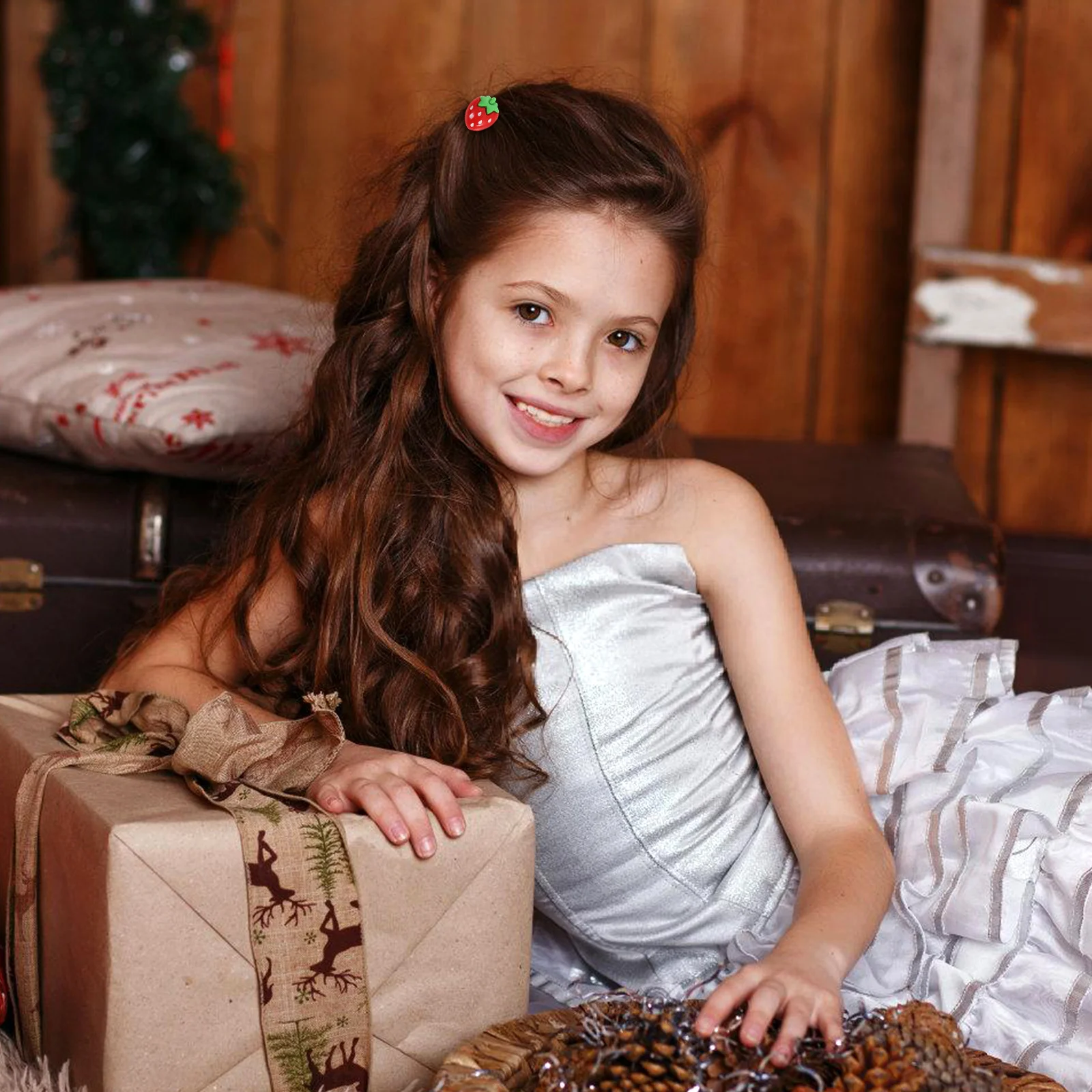 50Pcs Resin Strawberry Pendants Lightweight Durable Easy Carry DIY Creative Space for Jewelry Crafts Mini Resin Fruit