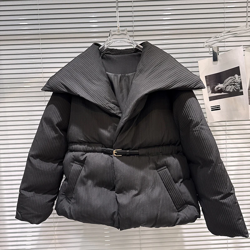 

2025 зимняя новая стильная однотонная полосатая теплая хлопковая куртка с большим воротником с лацканами и пряжкой на талии, женское свободное прямое пальто