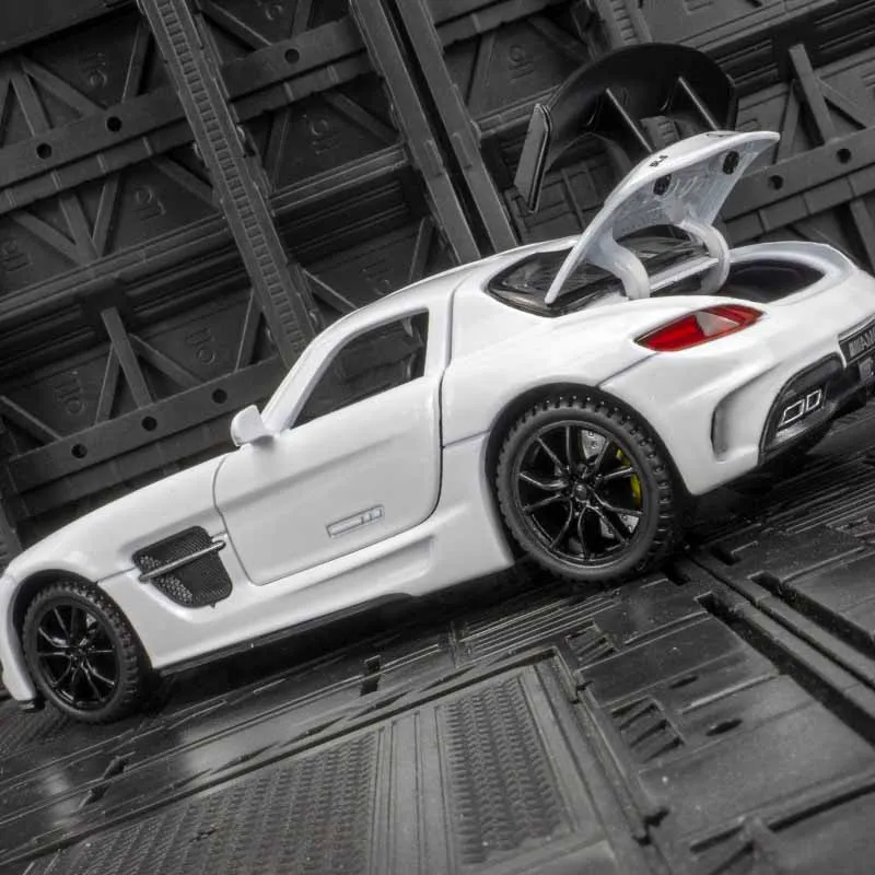 1:32 Mercedes Benz SLS supercoche de aleación modelo decoración de coche puertas y capó de motor, el maletero se puede abrir, juguetes para niños