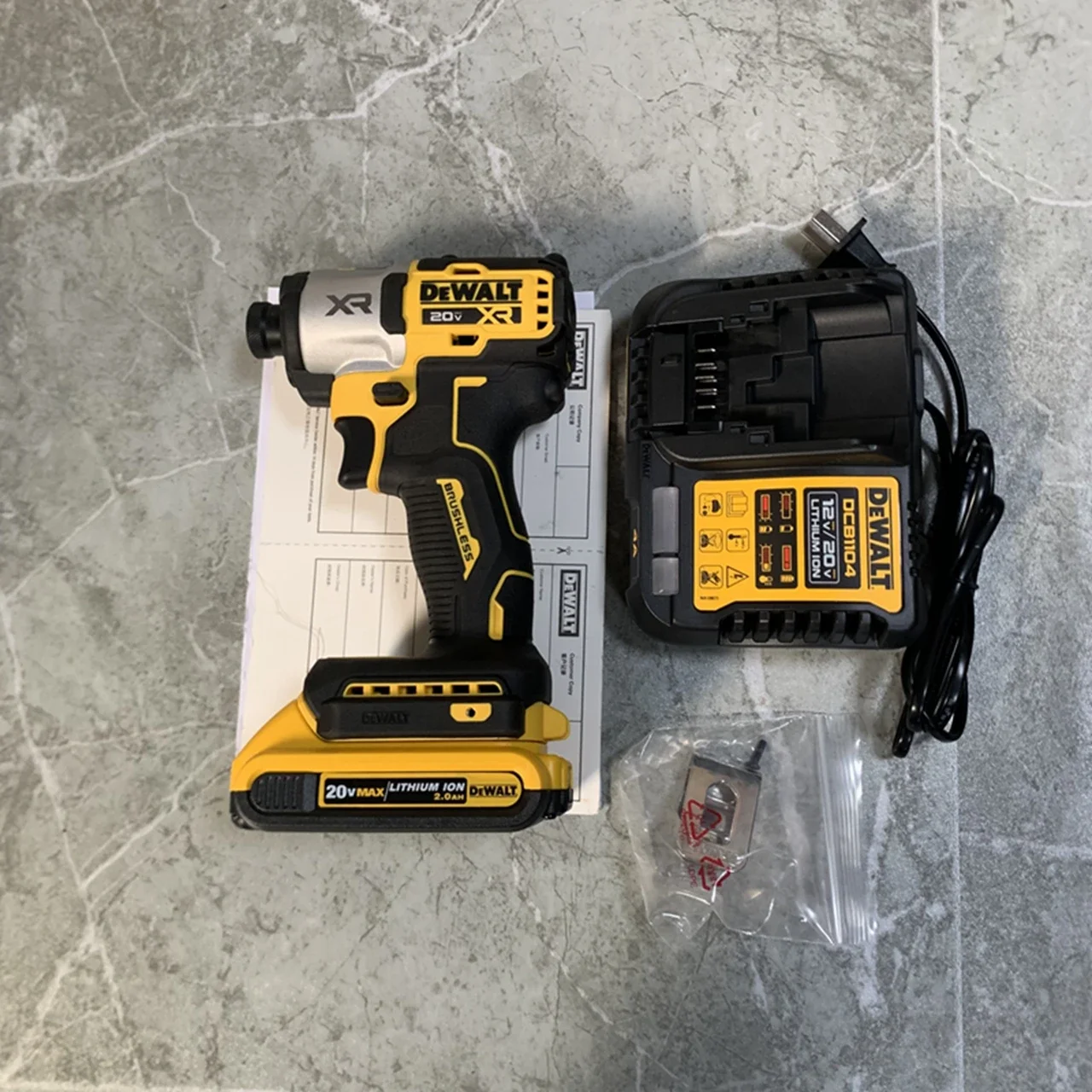 

DEWALT DCF845 Brushless Cordless 3-Speed Impact 1/4 in. Driver 20V Lithium Power Tools 206NM 2.0AH battery kit