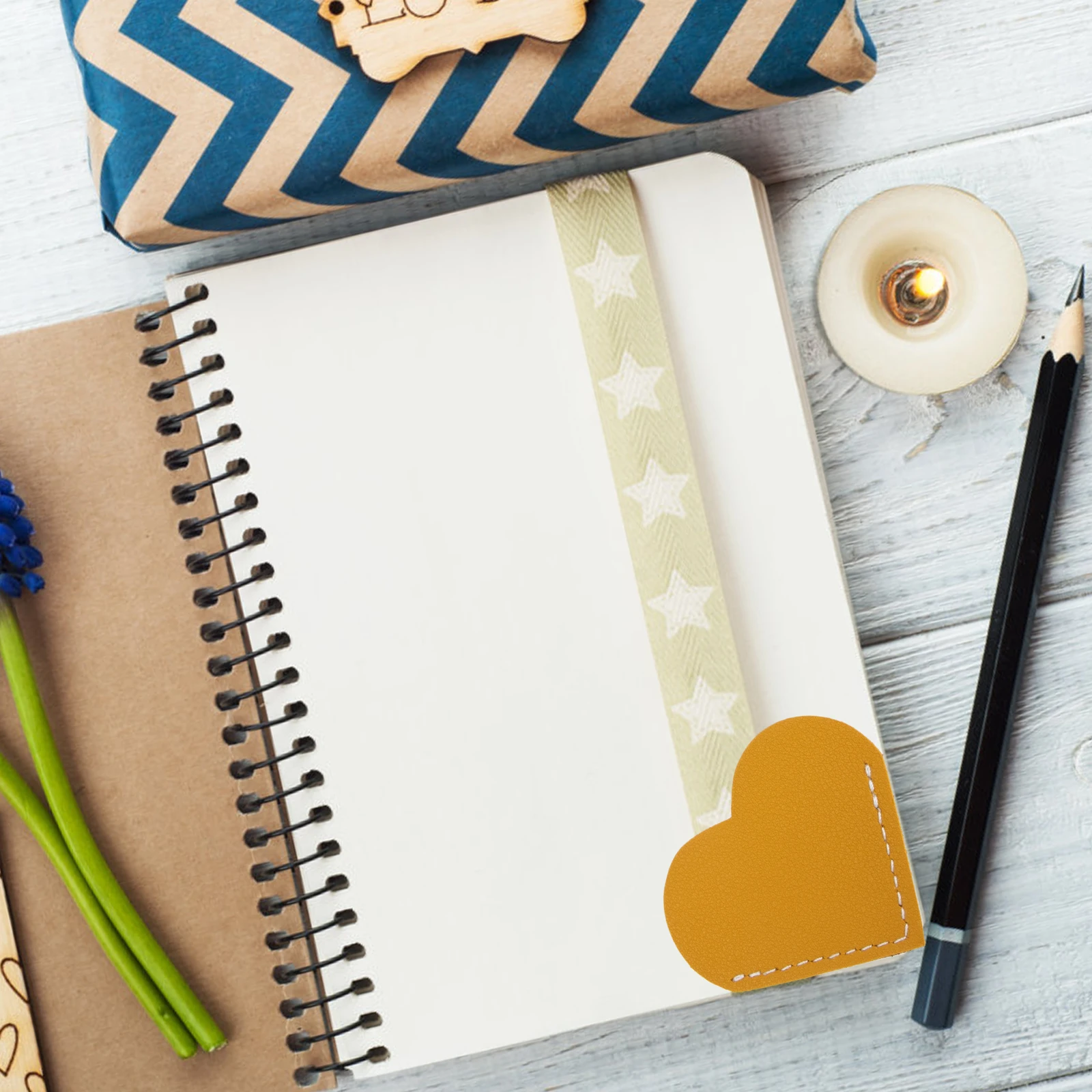 

8Pcs Creative Heart Page Marker Set Elegant Book Corner Sleeves Ideal for Diary Scrapbook Love Letters Family Friends Gift Idea