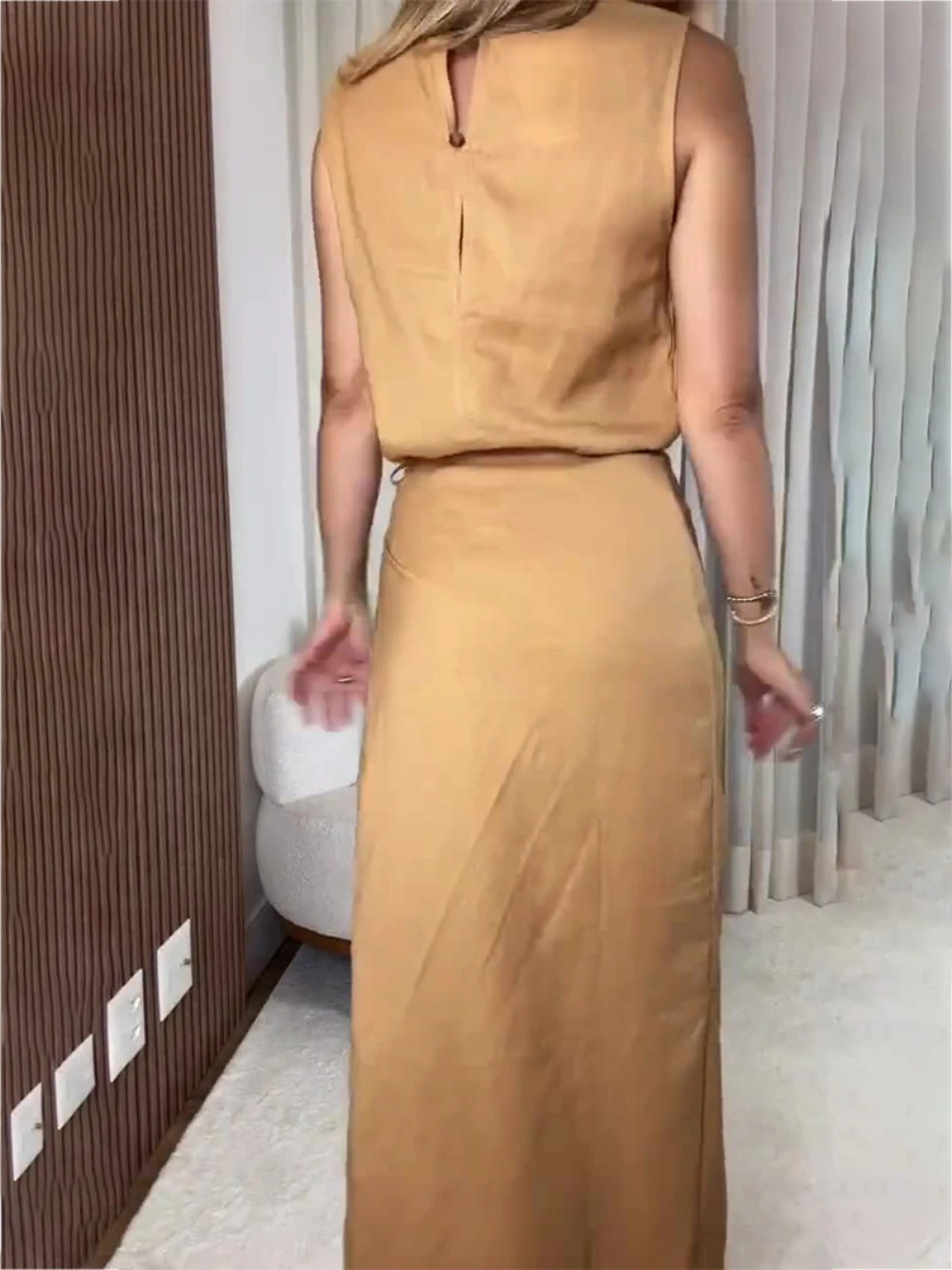 Chic สีคาราเมล V คอชุดราตรีเอว Elegant แขนกุดตรงผู้หญิง Dinner Party ชุดราตรี Fast Shipping