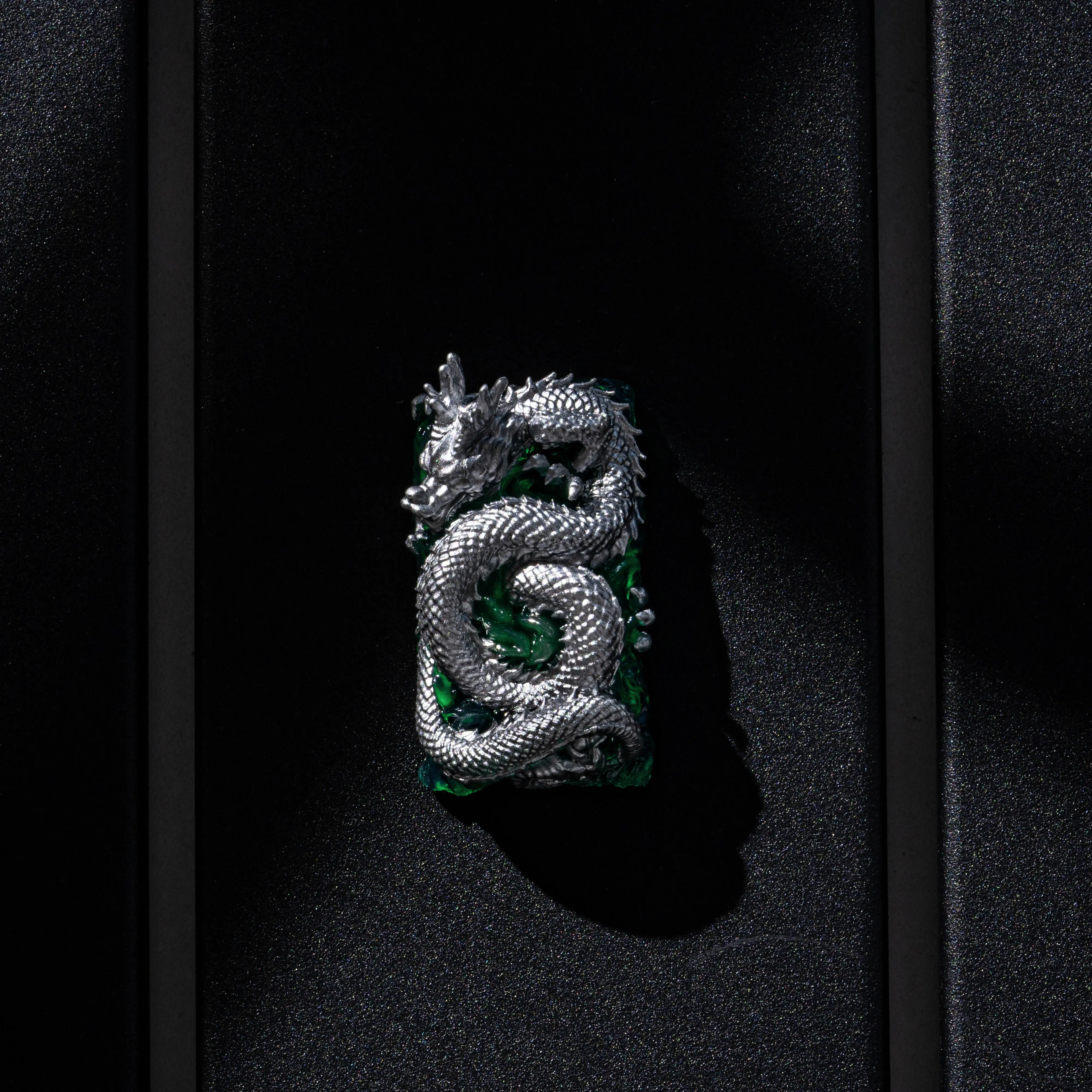 Personalized 1.75u jade dragon shaped gaming mechanical keyboard keycap silver resin drip glue keycap for boys' birthday gift