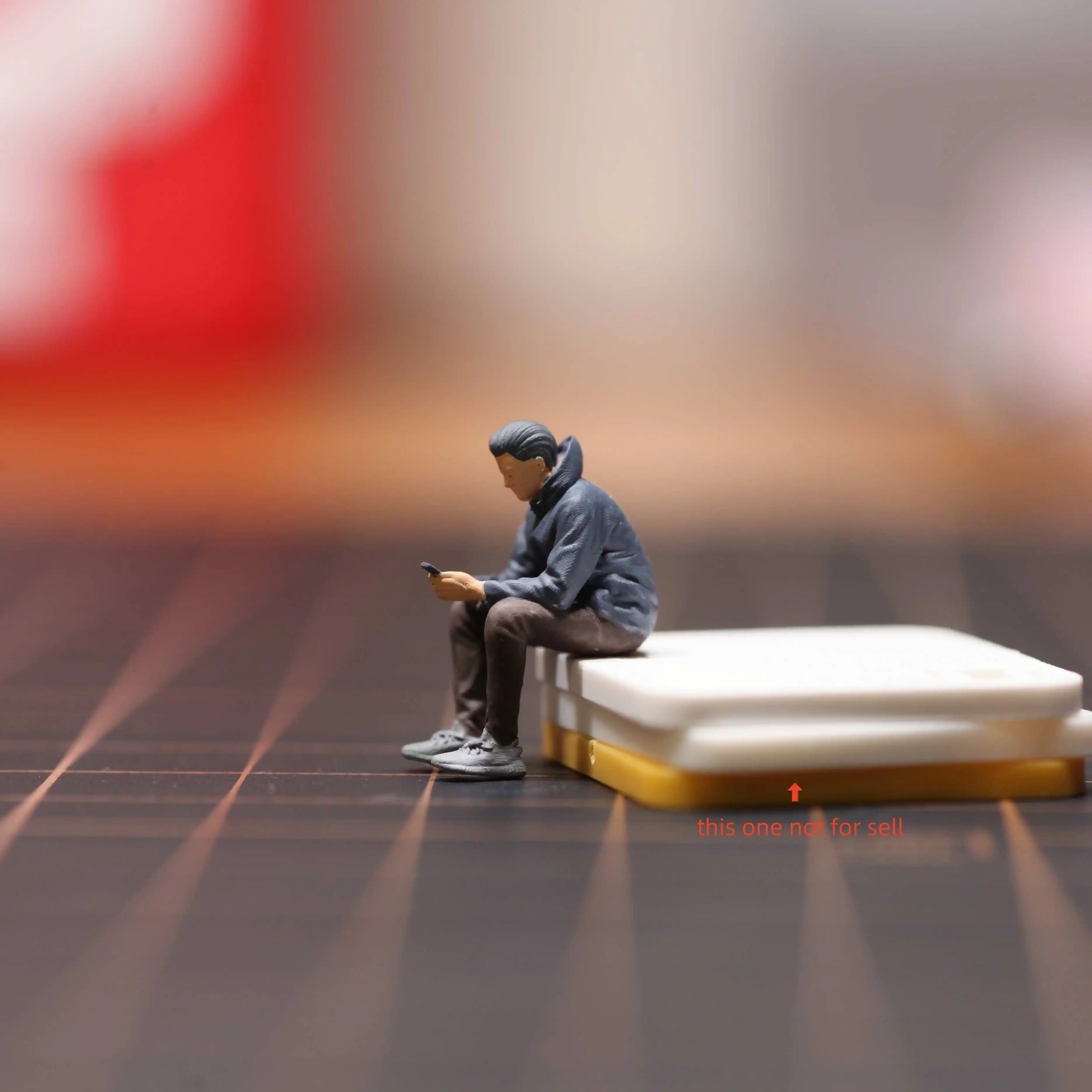 King Toys 1/64 1/87 1/43 Figurines Action Scale Model Resin The Man Sitting Dioramas Diecast Miniature Collection 028