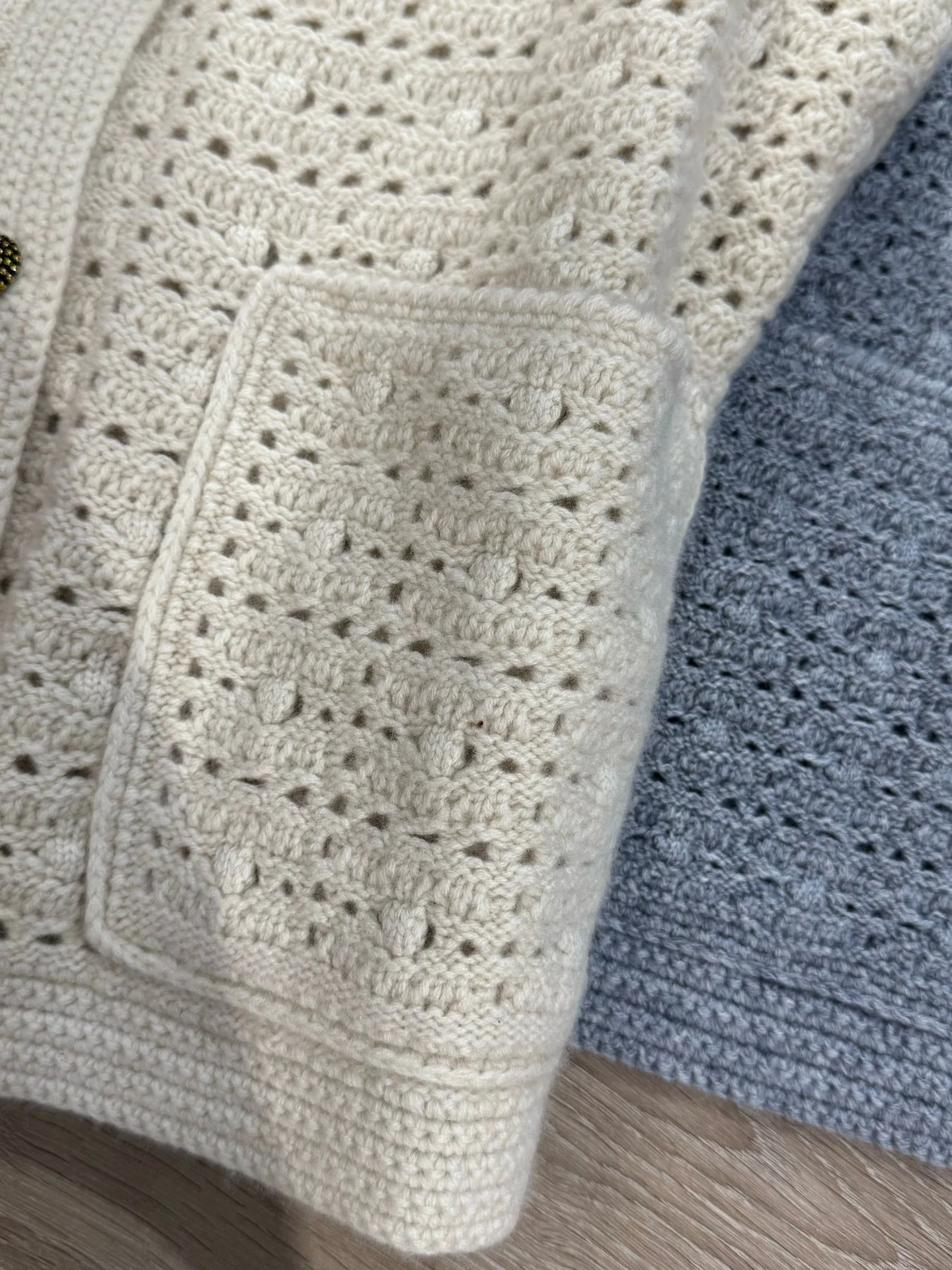 Lichte luxe mode kasjmierwol driedimensionaal geweven geruite single-breasted bronzen metalen knop kleine opstaande kraagjas