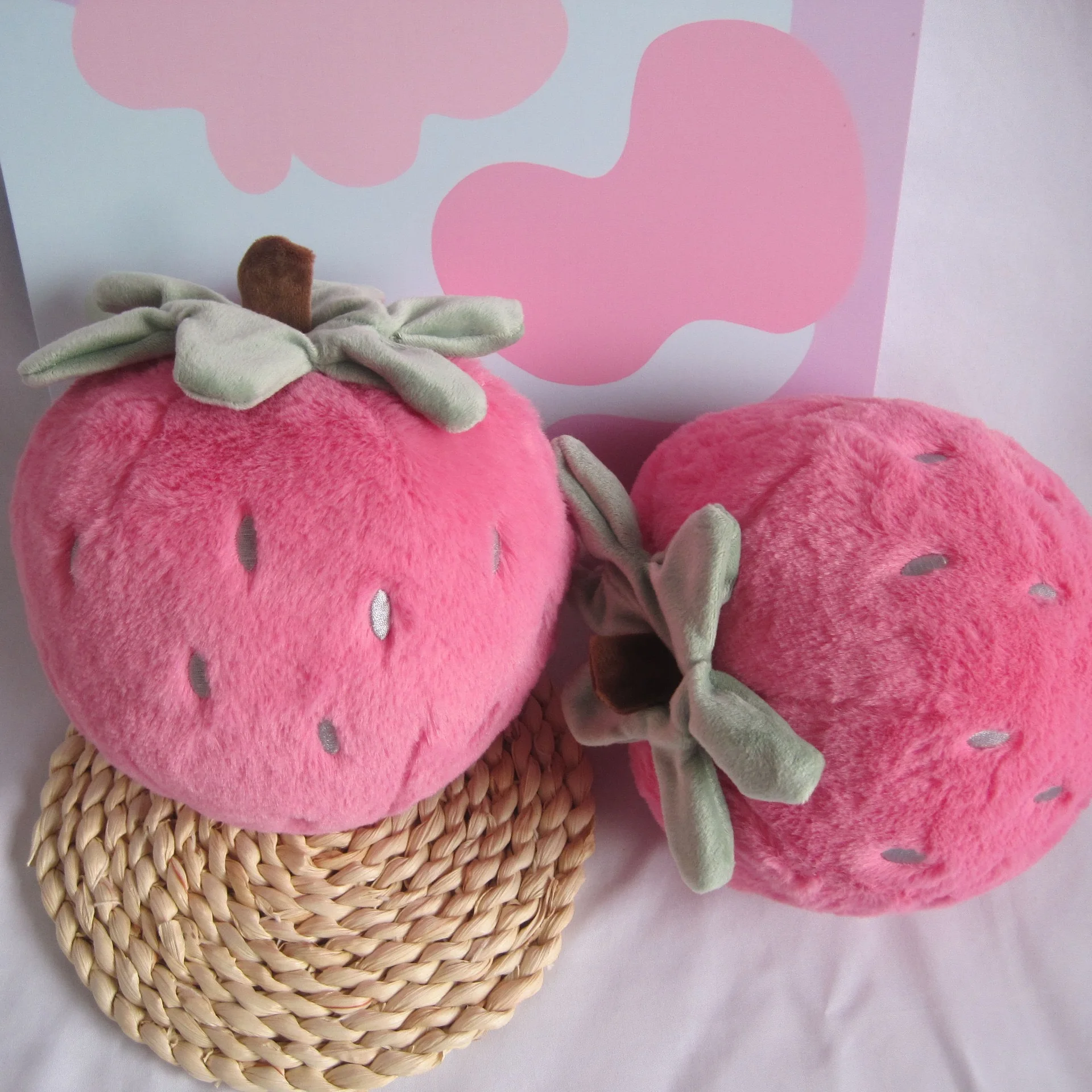 Super Soft Strawberry Pillow Toy Creative Lightweight Cute Strawberry Pillow Doll Home Decorative Doll Ornaments for Girls Gift