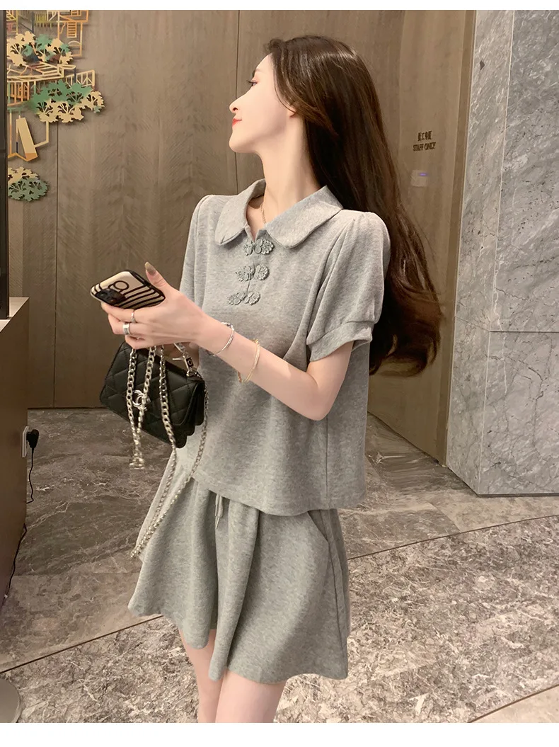 Conjunto de dos piezas de pantalones cortos de manga corta para mujer, traje deportivo informal de calle explosiva para celebridades de Internet, moda pequeña, 2025