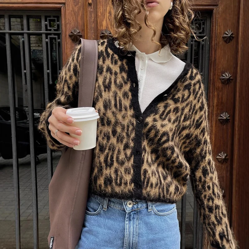 TARUXY Fashion Lepard Knitted Sweater Cardigan For Women Loose Casual Long Sleeve Retro Single Breatted Sweater Autumn Outwear