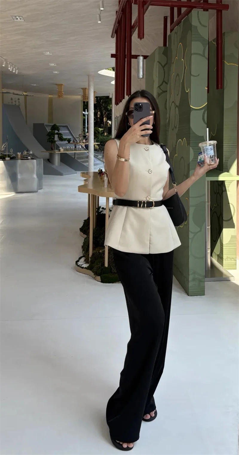 سترة نسائية لخريف 2025 وصلت حديثًا بلون سادة بدون أكمام بحزام سترة علوية بنمط اجتماعي عصري وفريد من نوعه
