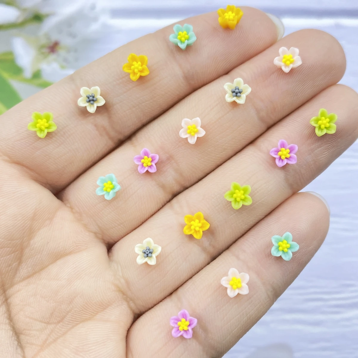 200PCS Mini Flower Nail Art Flat Back Resin Figurines DIY Rhinestone Scrapbook Appliqué Decoration Crafts