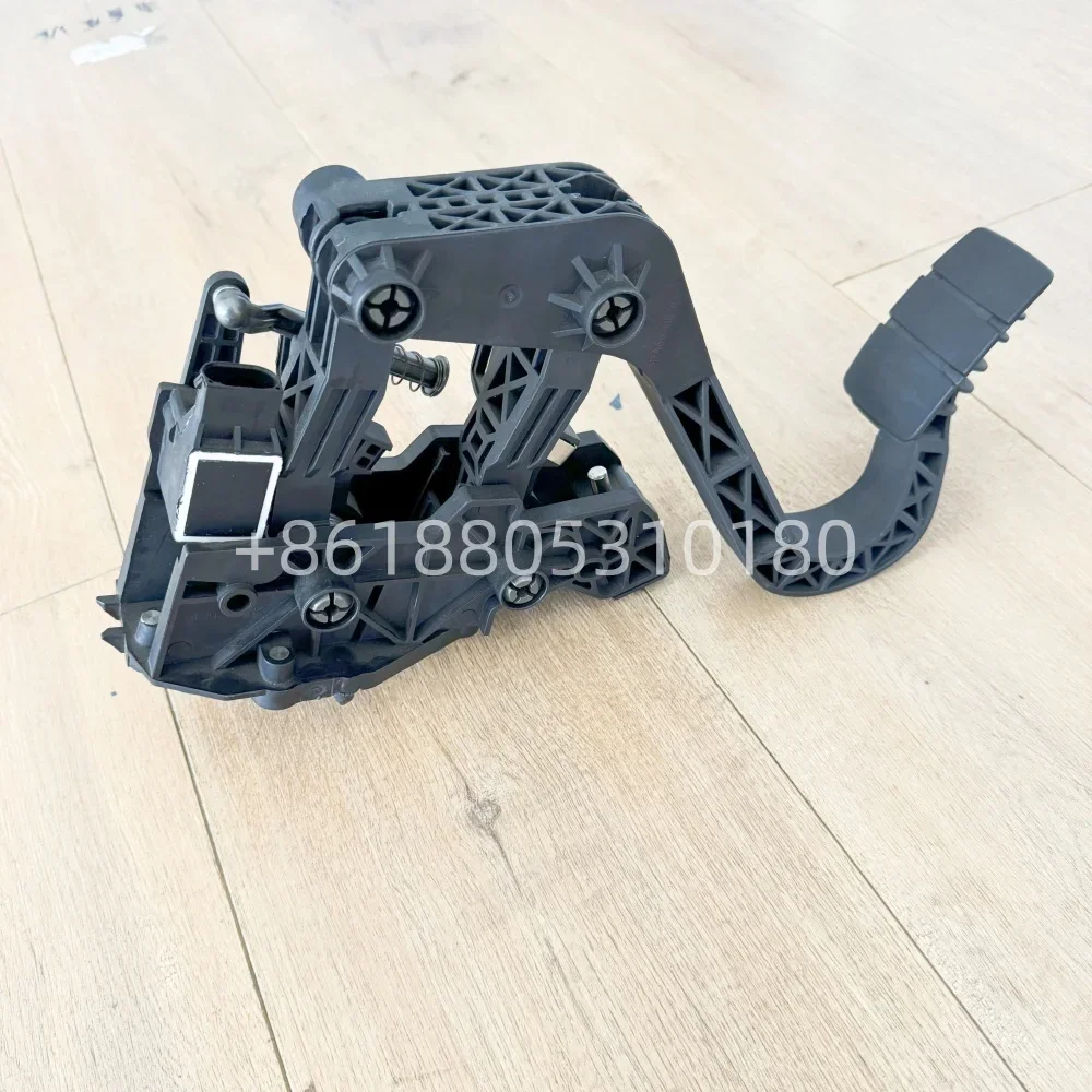 1753411 2007508 1729022 0615901 2395418 Dies gilt für das elektronische Gaspedal von Scania-Lkw. – Detail 4