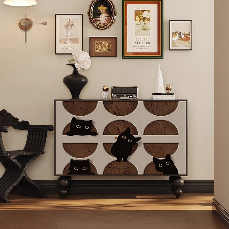 semplice immagine di animale gatto integrato in legno massello contro il muro, armadietto decorativo d'ingresso, armadietto laterale da pranzo per la casa