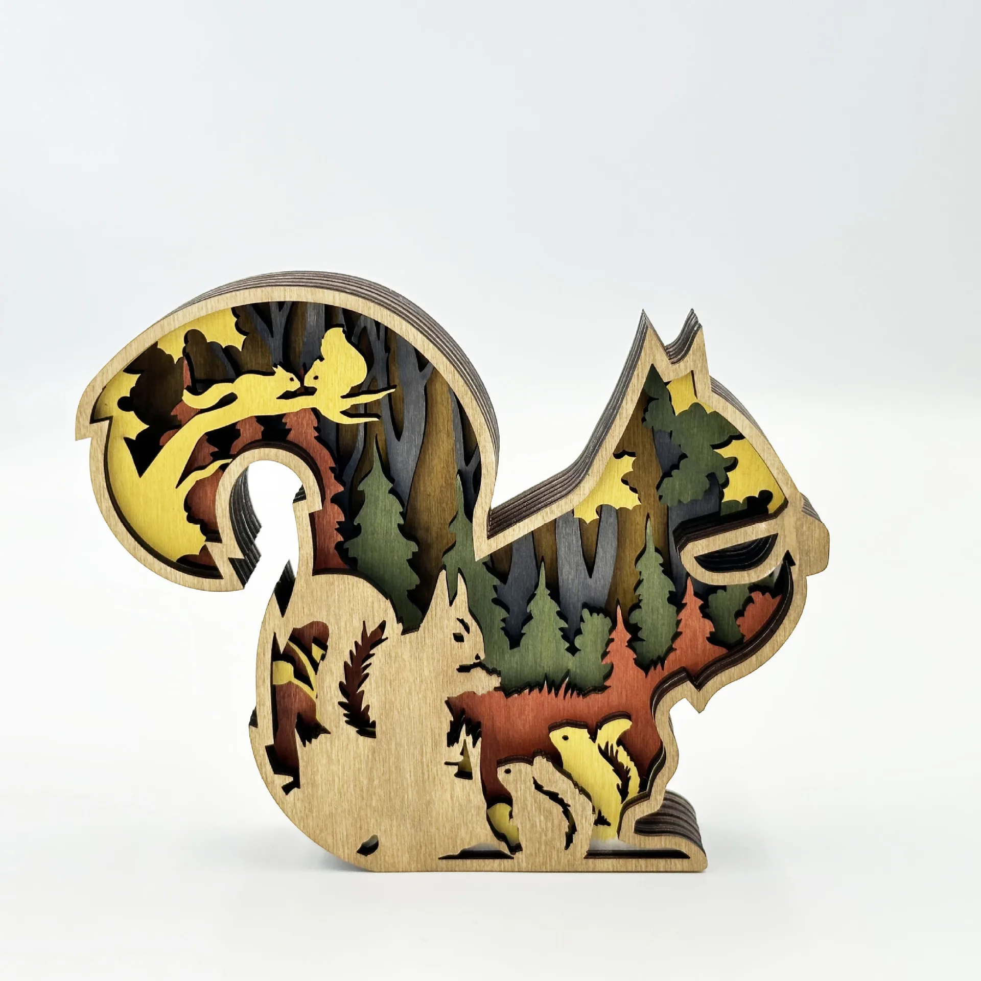 3D Wooden Squirrel Carving - Handcrafted Wood Art Statue for Home Office Desk Decor, Creative Animal Ornament Gift
