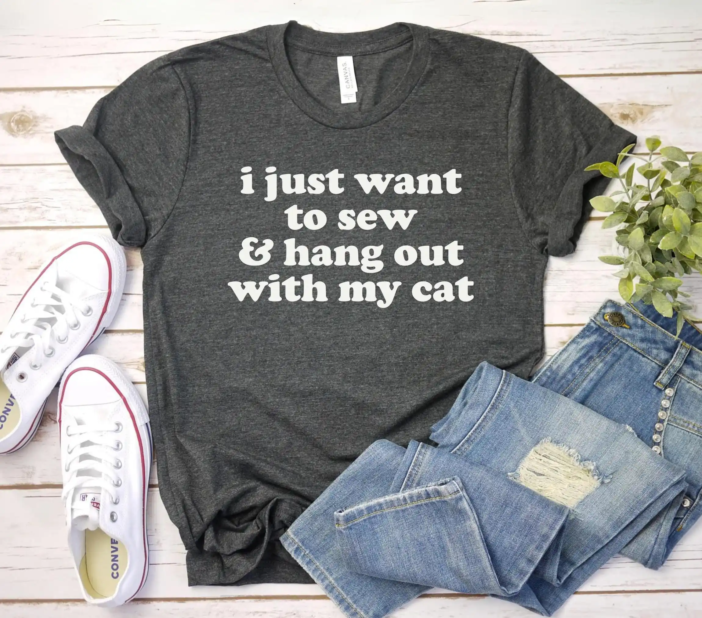 i just want to sew and hang out with my cat , Funny Sewing   Sewing Machine   Gift For Her  Seamstress