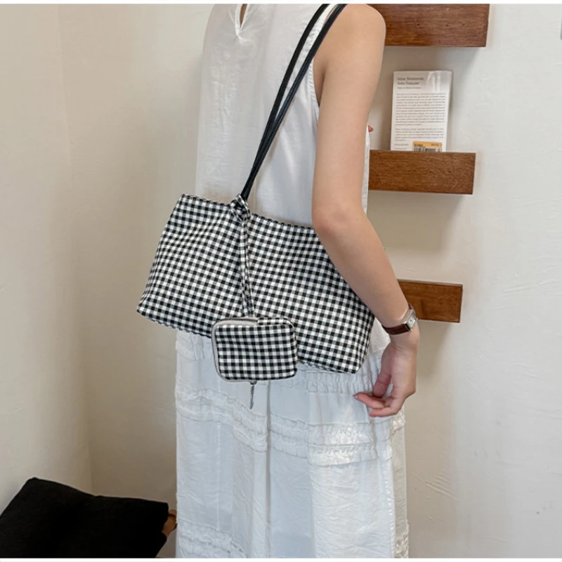 Karierte Canvas-Umhängetasche für Damen, leichte, lässige Pendler-Handtasche, Vintage-Tragetasche mit kariertem Muster und Farbblock-Design – Detail 10