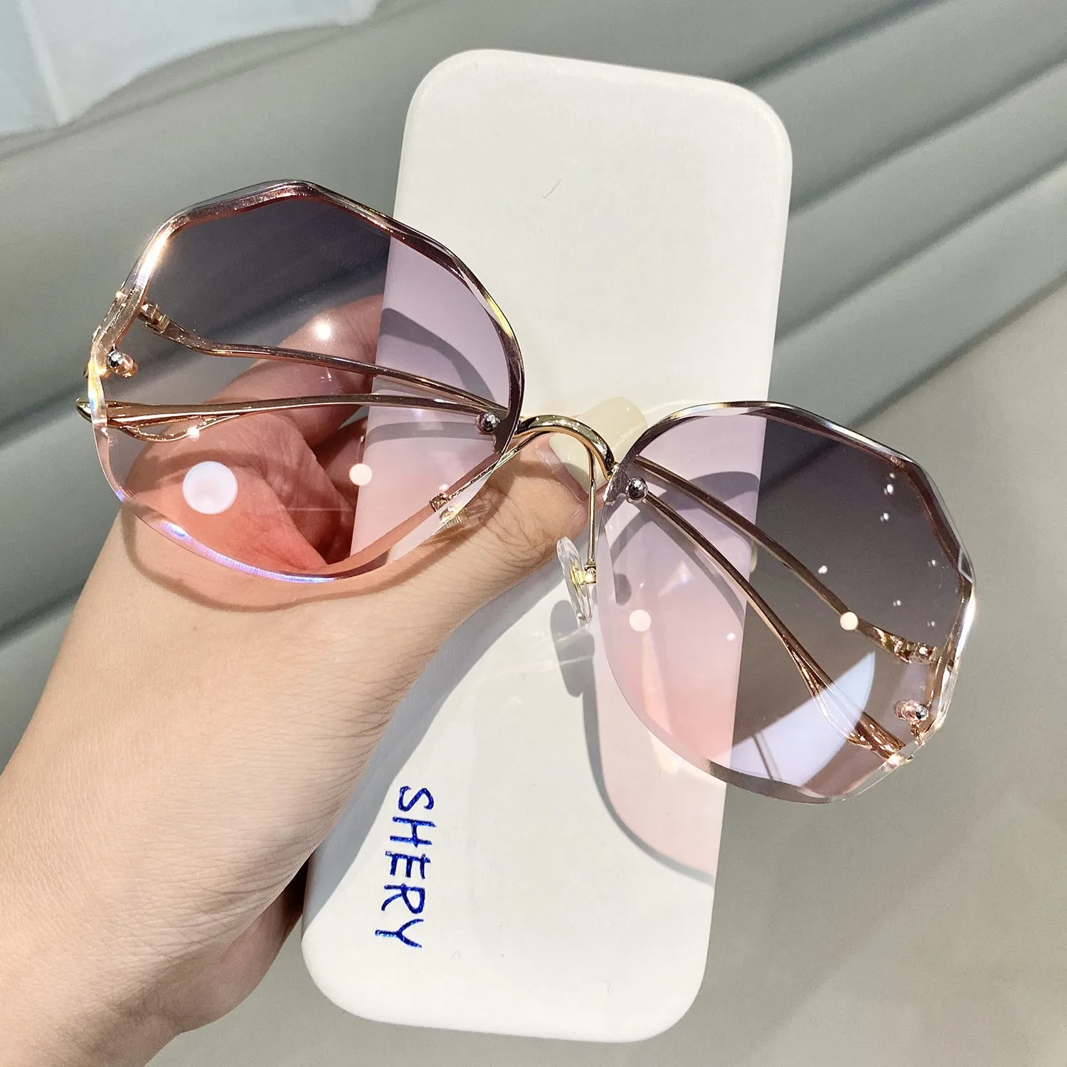 Trendy fashionable polygonal frameless cut edge sunglasses women metal curved legs retro street photo fashionglasses