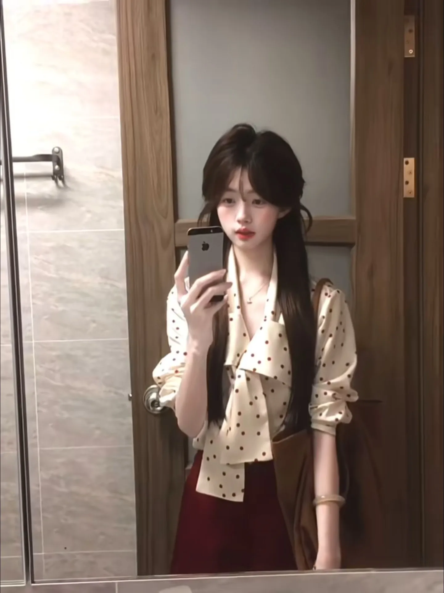 

Retro Polka Dot V-Ne irt Women's Long Sve Spring Commuter Profional Blouse Top Knot Loose Fit Slimming