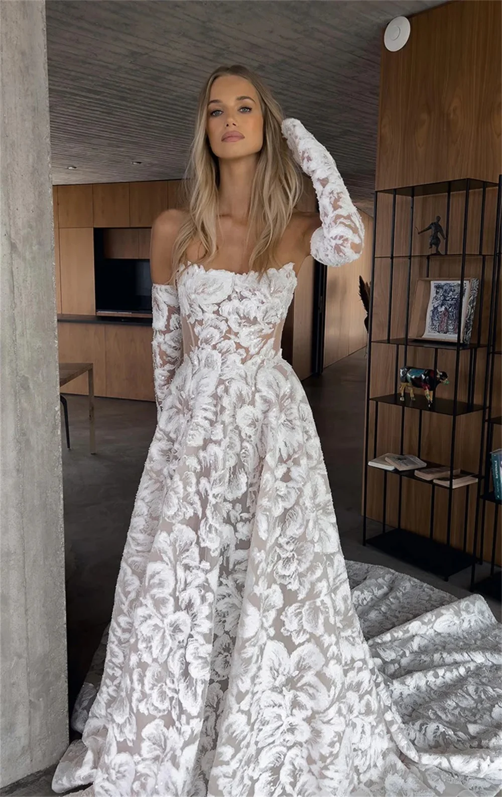 Tokyo Customized White Flower Wedding Dress Strapless Detachable Sleeves Court Train Bridal Gown Back Zip A-Line Wedding Gown