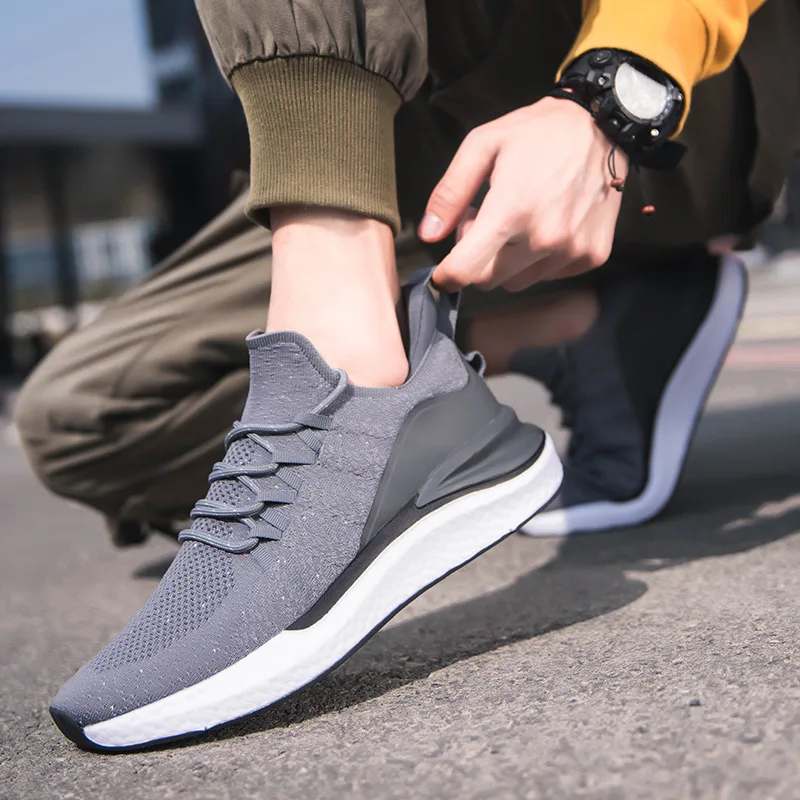 New Men\'s Fashion Lightweight Casual Shoes Flying Weave Breathable Running Shoes