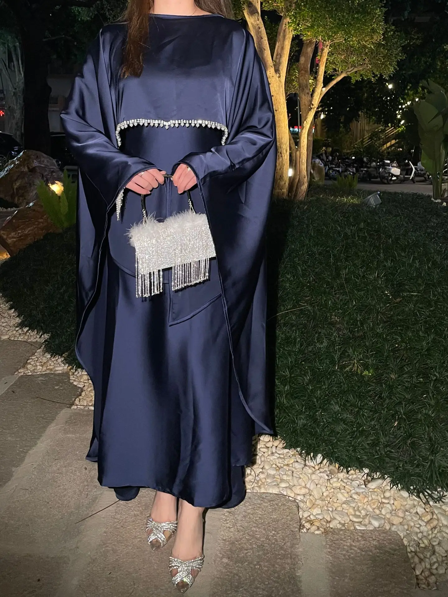 

Элегантная жемчужная цепочка Абая Скромная длинная рабочая офисная Абая Мусульманский хиджаб Рамадан Повседневная поездка Абая Дубай Стиль Скромный халат