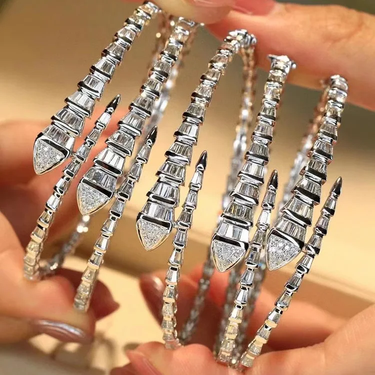 S925 Sterling Silber Armband mit Diamanten, Schlangenknochen-Design, Luxuriöses Nischenarmband mit Schlangenkopf-Verschluss für Damen – Detail 2