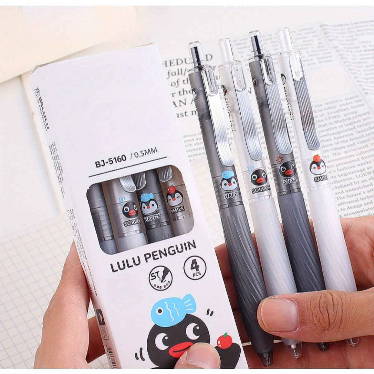 4pcs Black Ink Gel Pen，Penguin Pattern Design with Metal Clip, Smooth Writing, Durable and Comfortable for Office and Study Use