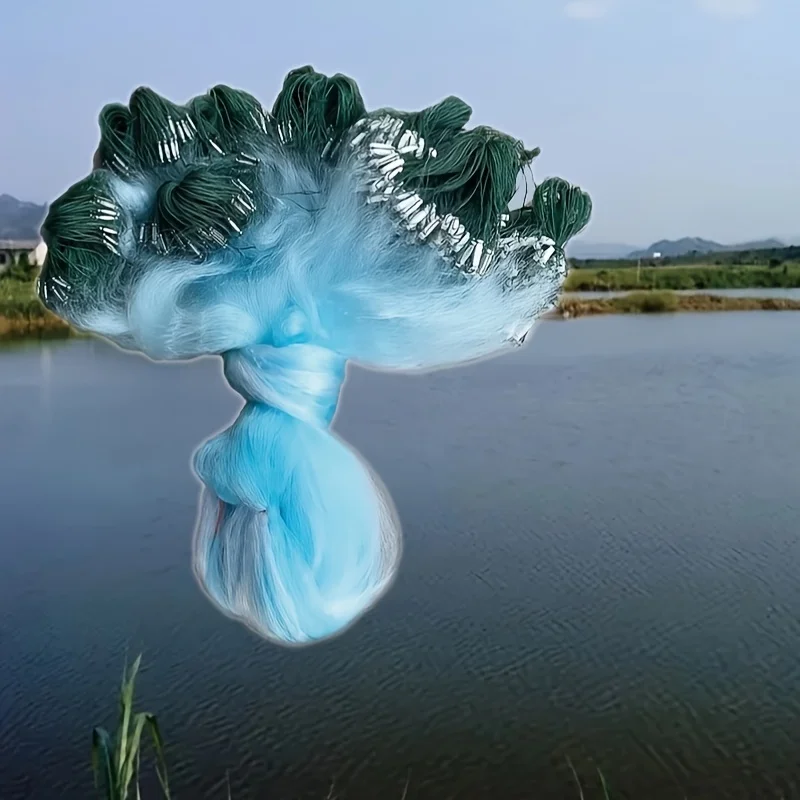 

This three-layered, hand-cast net, with weighted ends that sink to the bottom, is suitable for catching carp and shrimp.