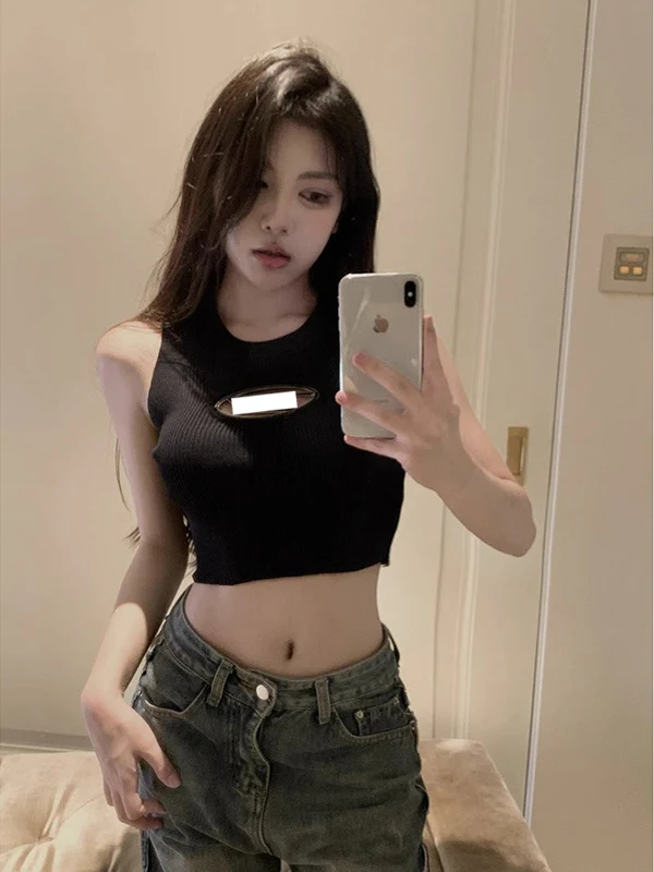 توب نسائي صيفي قصير بدون أكمام منسوج بحمالات رفيعة أسود اللون مكشوف الكتفين #3