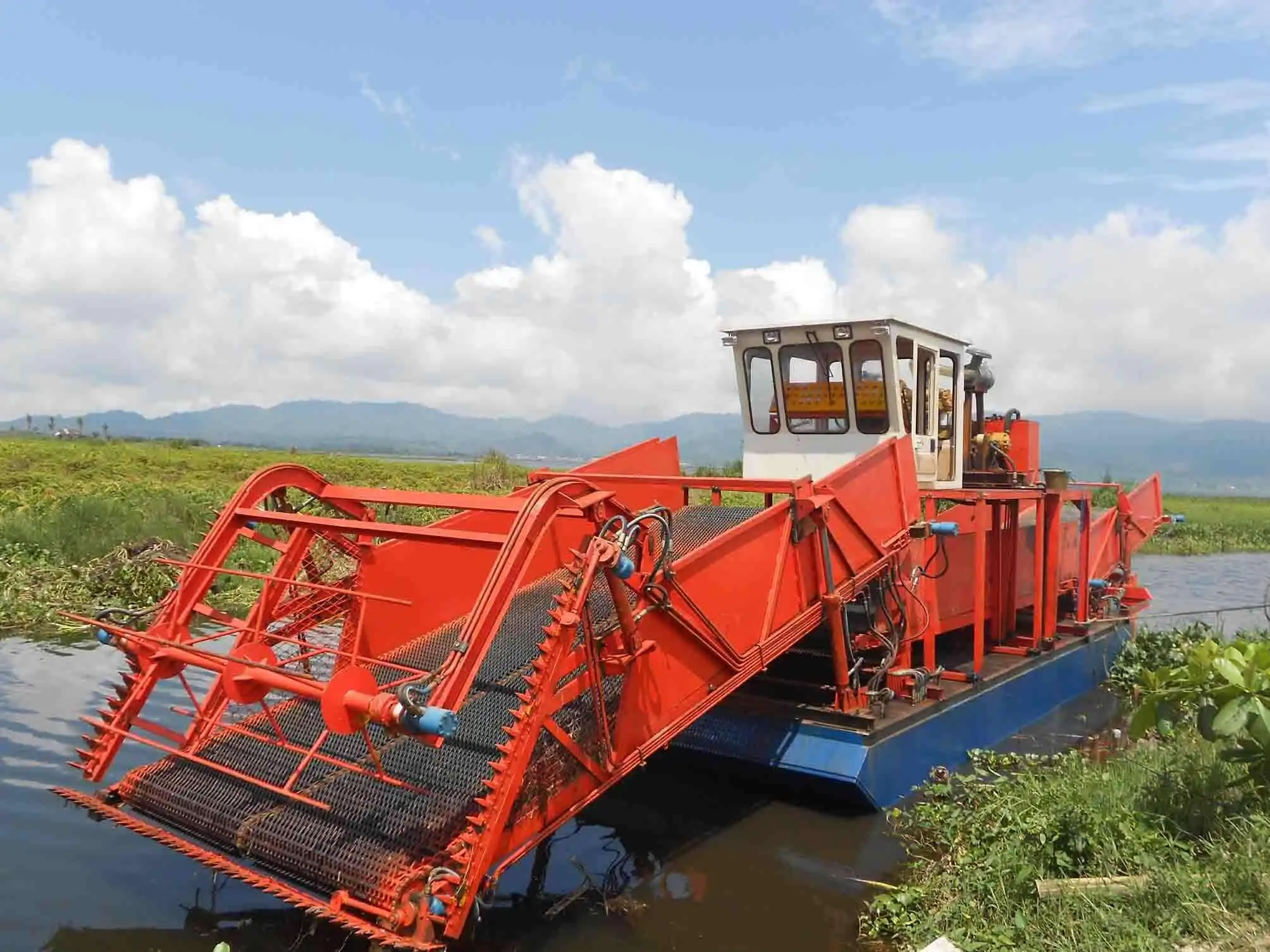 YG Keda Reed Harvester Water Grass Harvesting Machine Water Hyacinth Harvester