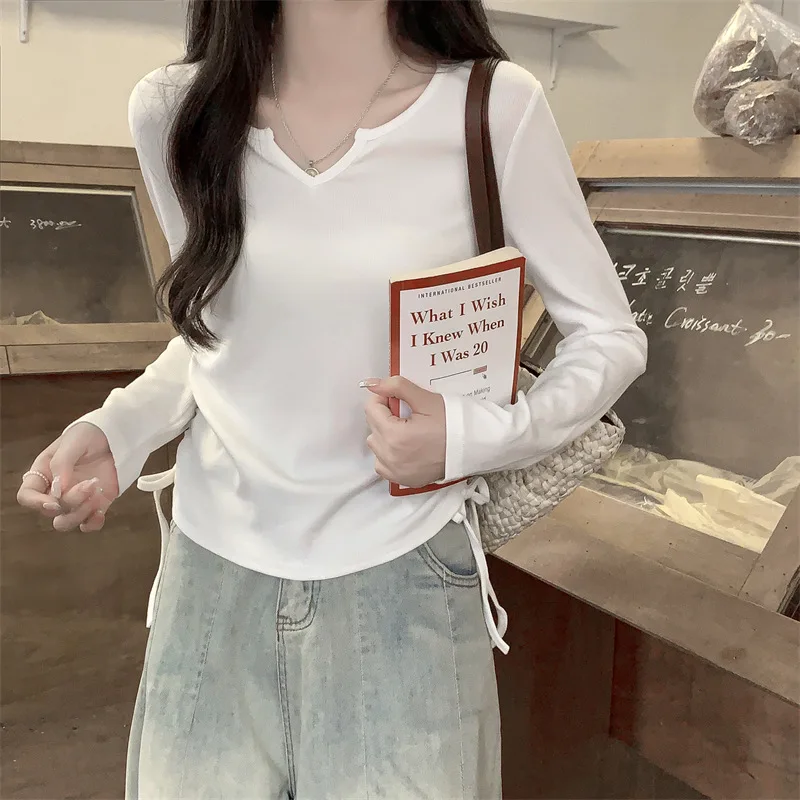 تي شيرت رفيع بأكمام طويلة ورقبة على شكل حرف V للنساء في الخريف، قميص علوي قصير أنيق ونحيف