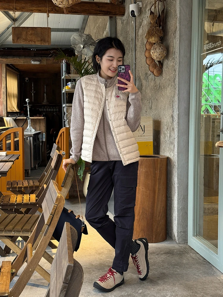 

Легкий пуховый жилет Langqing бежевого цвета для женщин: теплая верхняя одежда для повседневной носки, с круглым вырезом, на одной пуговице