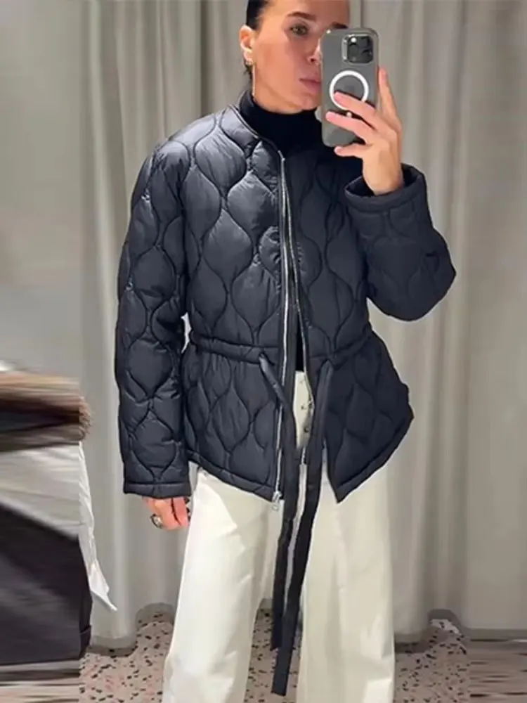เสื้อโค้ทผู้หญิงแบบควิลท์สีพื้น แขนยาว คอทรงโอ ติดซิป มีเข็มขัด แฟชั่นลำลอง สไตล์สาวออฟฟิศ อุ่นสบาย สำหรับฤดูใบไม้ร่วงและฤดูหนาว
