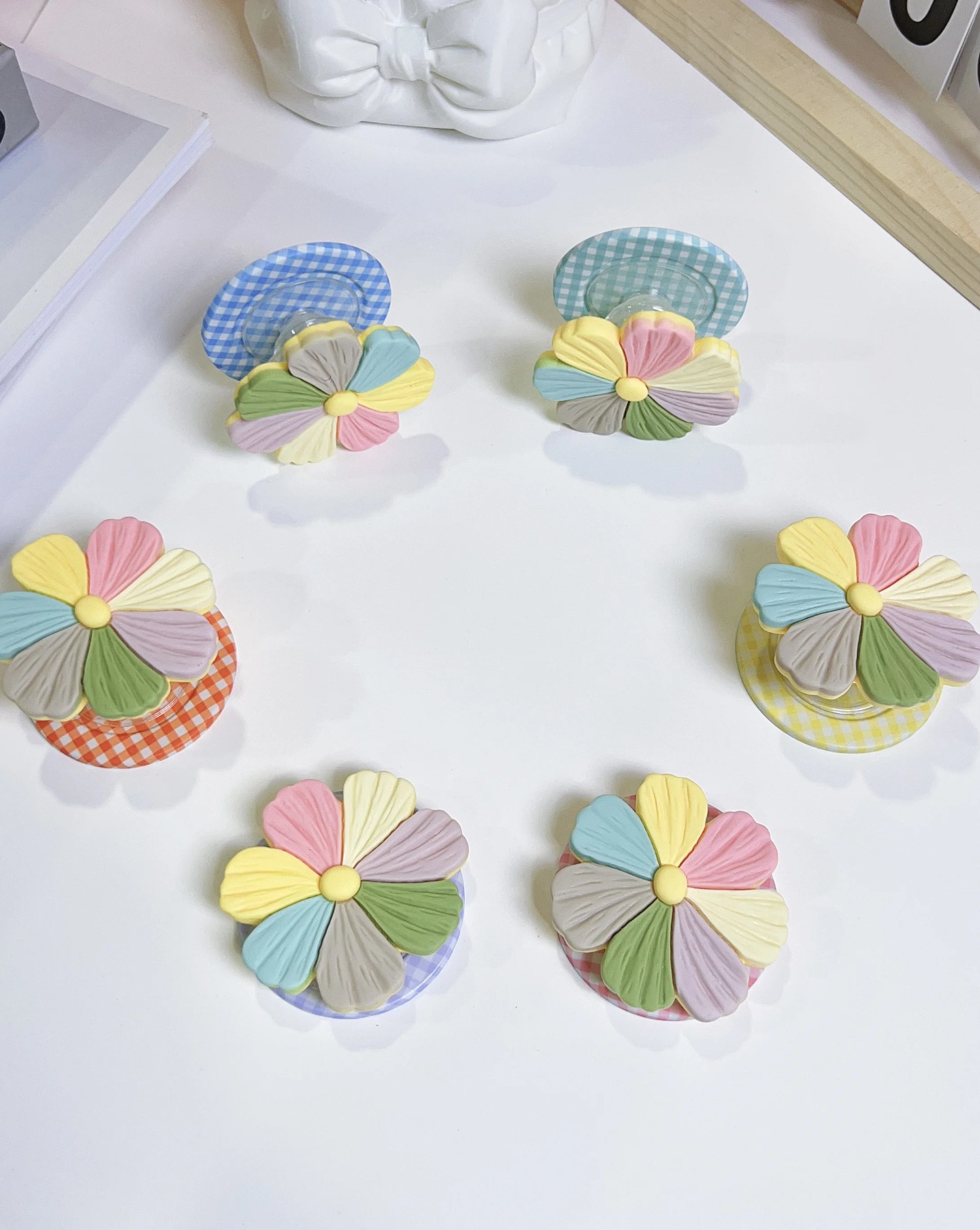 Pastel Multi-color Rainbow Flower Phone Grip Holder Cute Pop Socket Stand With Gingham Base Universal For Phone Holder