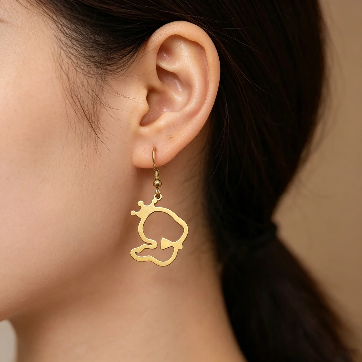 Cute Frog Prince Drop Earrings Stainless Steel Frog With Crown Hook Dangle Earrings Fashion Animal Ear Ornament Present