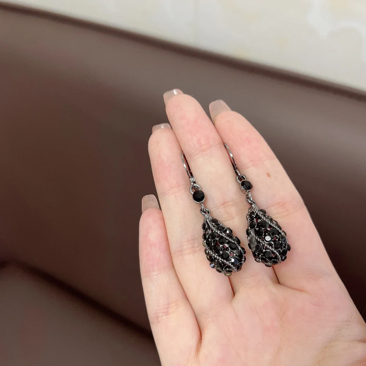 Light Luxury Black Crystal Drop-shaped Pendant Earrings for Women Shiny Rhinestone Water Drop Earring Party Jewelry Gift image 2
