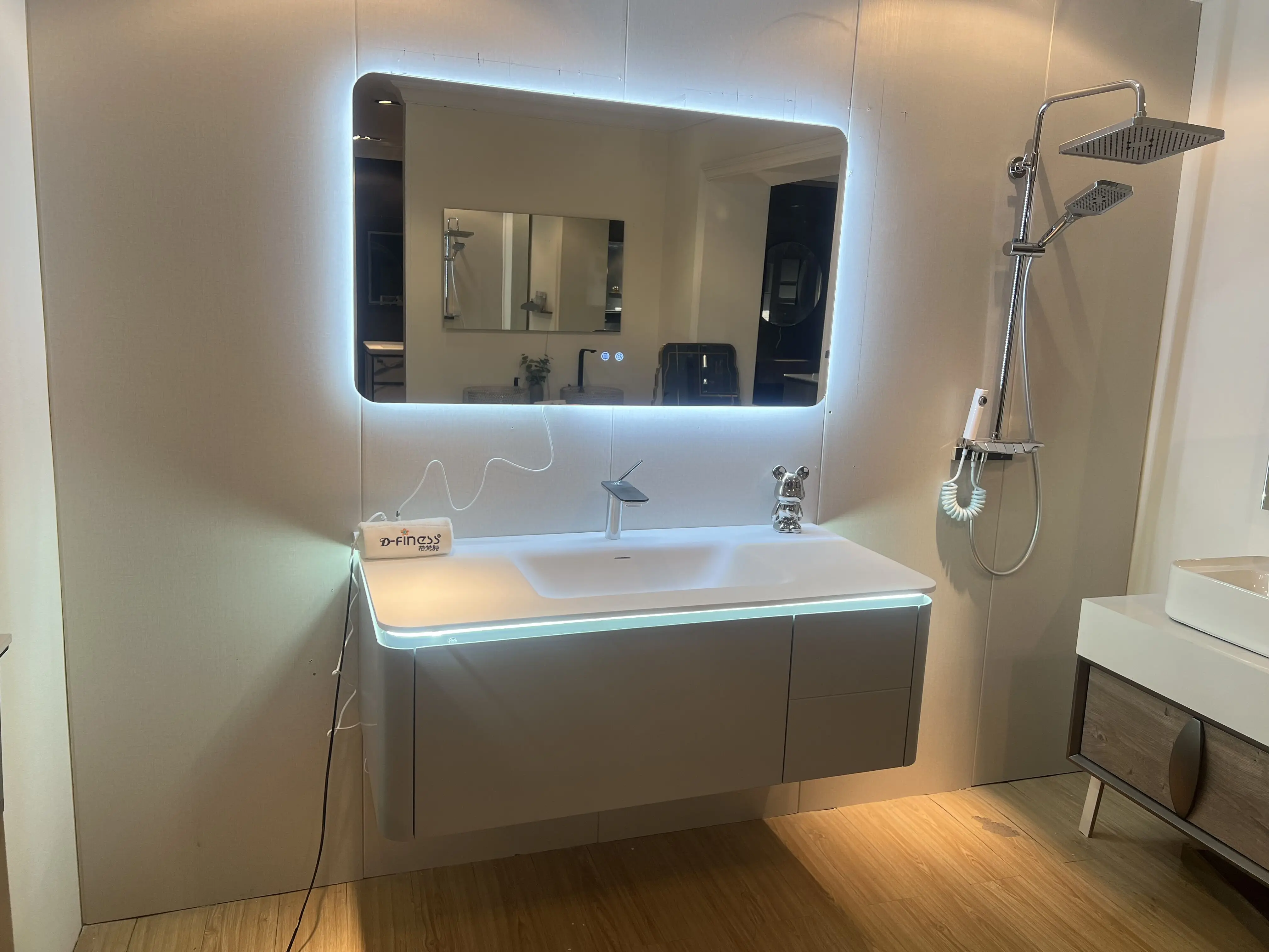 Modern wall hang Bathroom Vanities with  led mirror with feeling gel coat matt surface resin basin