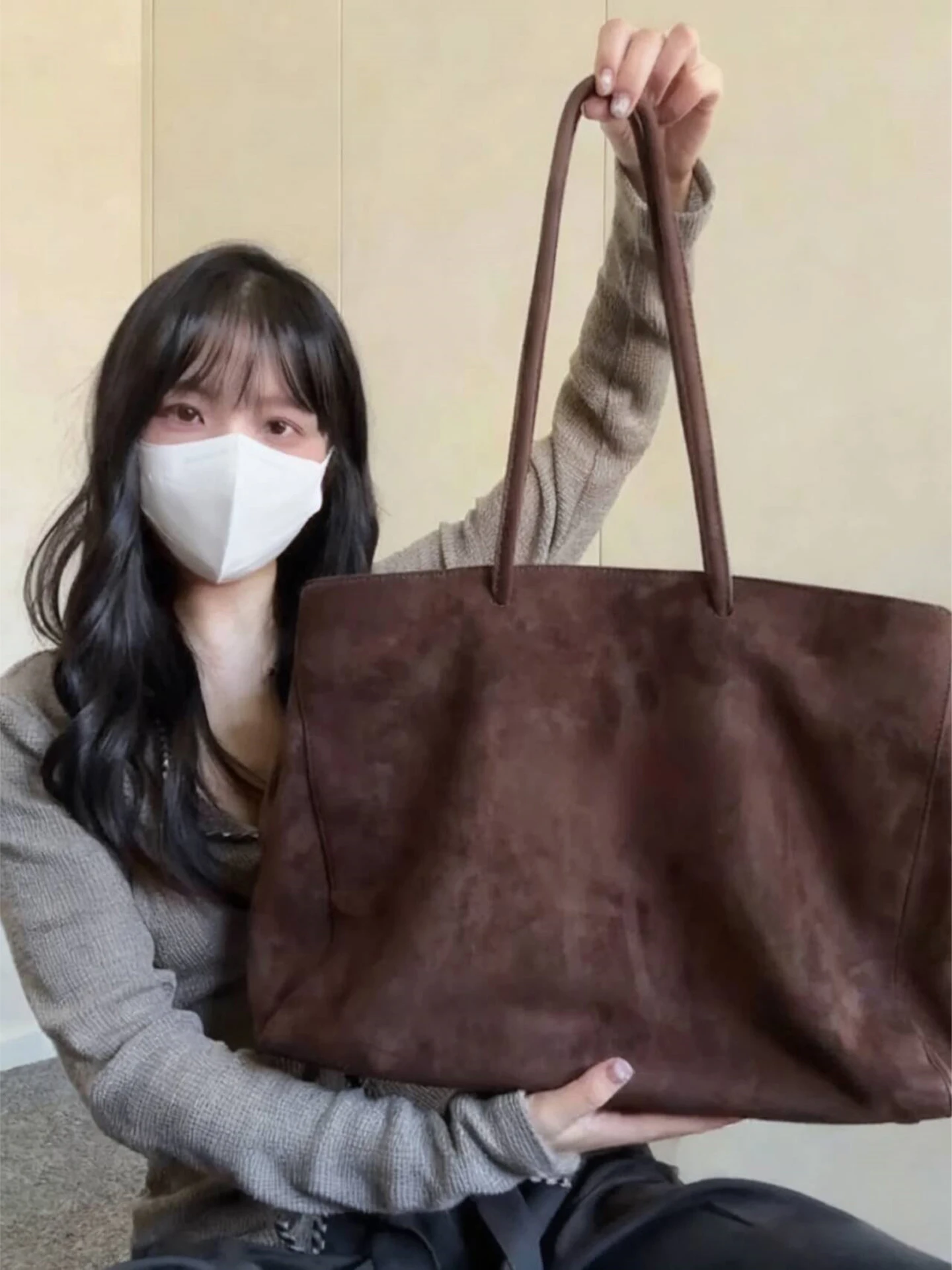 

Большая замшевая сумка-тоут на плечо для женщин, модная повседневная сумка для работы, простая элегантная сумка для осени и зимы, новинка, сумка-тоут.