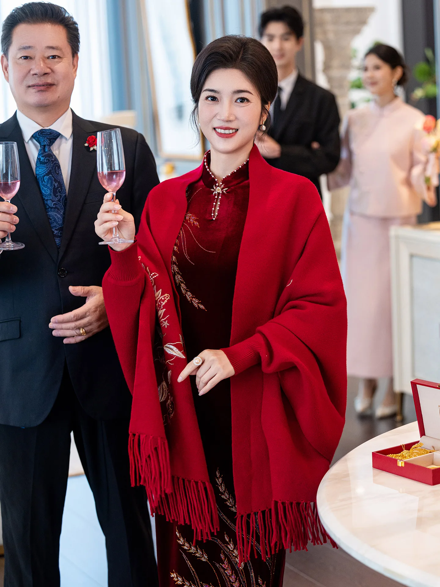 

Warmth-Elevating Embroidered Shawl with Sleeves for Wedding Outfits Mommy's Traditional Chinese Style Clothing Accessory