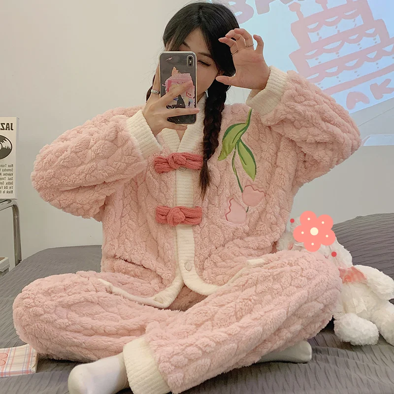 

coral fleece Women's pajamas winter retro Comfortable Sleepwear thicken cardigan Cotton Pajama Set long sleeves homewear suit