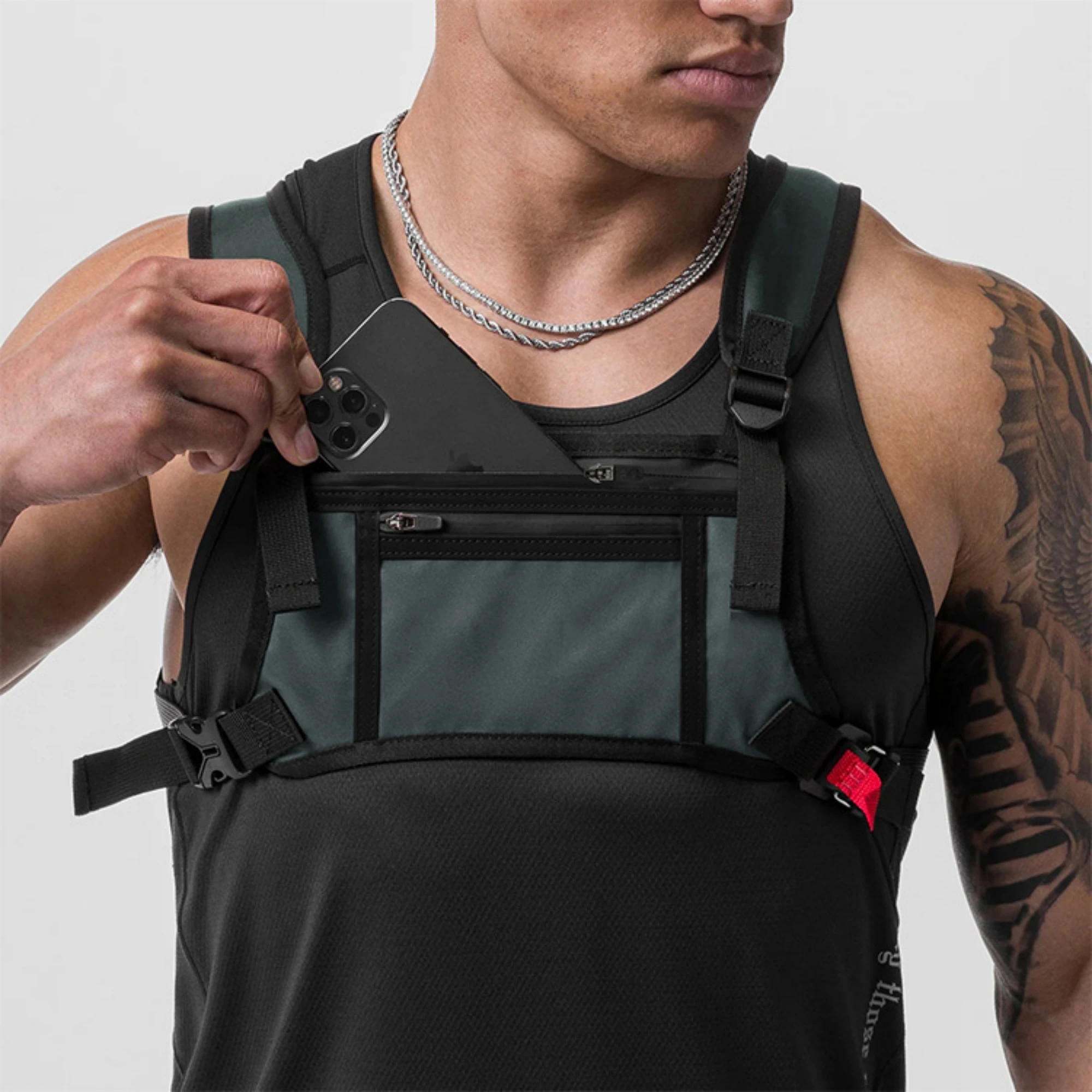 Sports Chest Bag For Men Women Water Resistant Lightweight Front Chest Pack Running Vest Bag With Built-In Phone Extra Storage