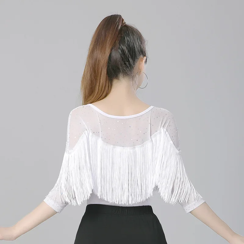 ชุดเต้นรำแบบโมเดิร์นประดับพู่ทรงสี่เหลี่ยมสำหรับผู้หญิงชุดเต้นรำแบบละตินสำหรับการแข่งขันระดับมืออาชีพ